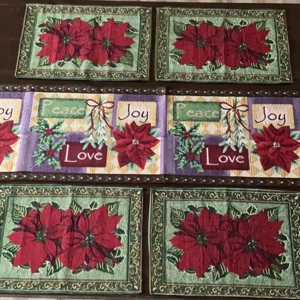 Holiday Table Runner and 4 Placements